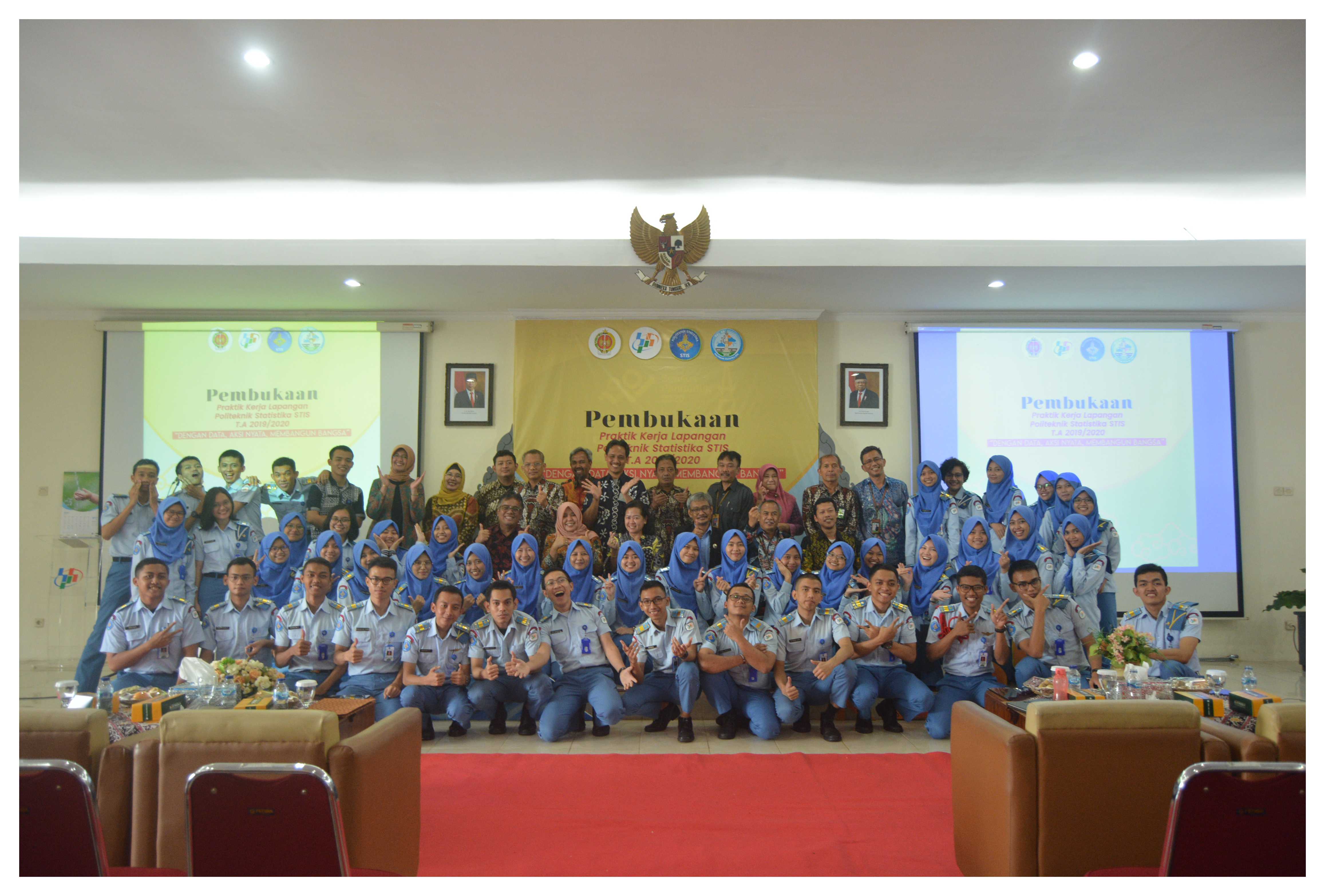 Foto bersama pada pembukaan PKL tahun akademik 2019/2020 di Auditorium BPS Provinsi D.I.Y. 